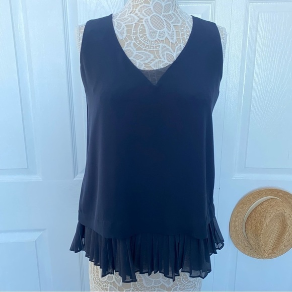 Banana Republic v neck navy sleeveless top ruffle hem tank sheer fabric size S - Picture 13 of 13